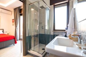 A bathroom at Cilento Suite - Vinarte B&B