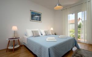 Postel nebo postele na pokoji v ubytování Apartments Bogdanić
