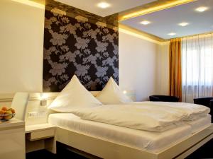 Postel nebo postele na pokoji v ubytování Hotel Linde