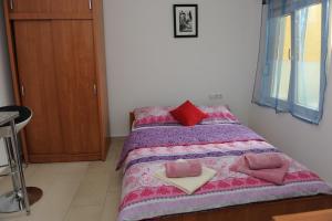 Postel nebo postele na pokoji v ubytování Apartmani Ivišić
