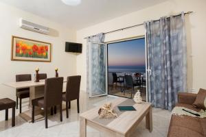 Posedenie v ubytovaní Mavros Molos Seaside Apartment
