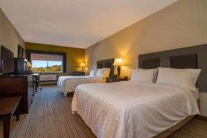 Кровать или кровати в номере Holiday Inn Express Stony Brook-Long Island, an IHG Hotel