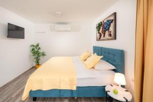 Postel nebo postele na pokoji v ubytování Rooms L17