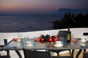Nápoje v ubytovaní Mavros Molos Seaside Apartment