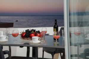 Nápoje v ubytovaní Mavros Molos Seaside Apartment