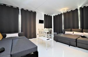 Postel nebo postele na pokoji v ubytování Carlos V 3-A Apartment Levante Beach + 20 fotografií