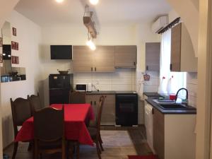 Kuchyňa alebo kuchynka v ubytovaní Apartman Licia