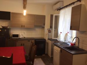 Kuchyňa alebo kuchynka v ubytovaní Apartman Licia