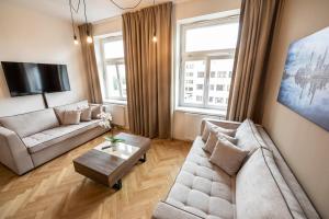 TV a/nebo společenská místnost v ubytování Letna Garden Suites