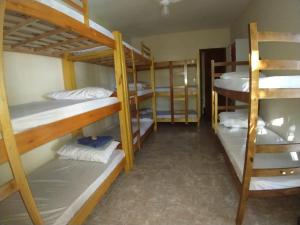 Cama ou camas em um quarto em Jeremias Hostel Bar