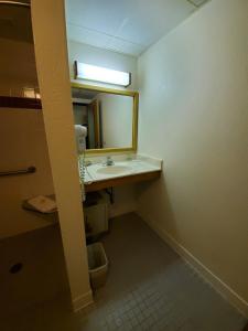Bagno di Boarders Inn and Suites by Cobblestone Hotels - Ripon