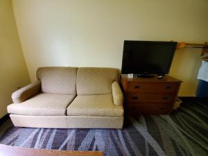 Area soggiorno di Boarders Inn and Suites by Cobblestone Hotels - Ripon