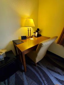 Area soggiorno di Boarders Inn and Suites by Cobblestone Hotels - Ripon