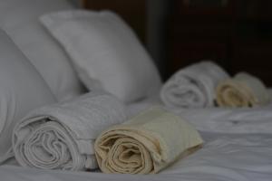 a group of towels sitting on top of a bed at Central Pécs Free Parking in Pécs +2 photos
