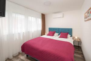 Postel nebo postele na pokoji v ubytování Rooms L17