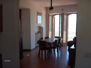a dining room with a table and some chairs at Agriturismo Il Palazzetto in Campello sul Clitunno