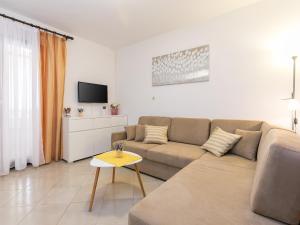 a living room with a couch and a tv at Apartment Vita in Poreč
