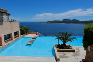A piscina localizada em Casa vacanze il Cisto - Golfo di Marinella ou nos arredores