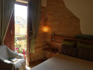 Postel nebo postele na pokoji v ubytování Aljama - Downtown B&B