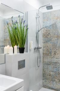 Ένα μπάνιο στο Beautiful Cracow Apartments by Cozyplace +158 φωτογραφίες