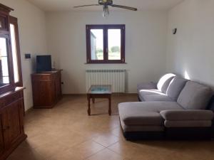 a living room with a couch and a table at Il Giardino in Riotorto