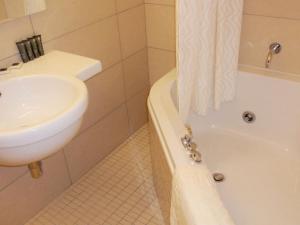 Kúpeľňa v ubytovaní Afrika Hotel Frýdek-Místek