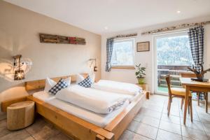 Postel nebo postele na pokoji v ubytování Zur Schönen Aussicht Hotel garni
