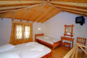 Postel nebo postele na pokoji v ubytování Aiolos House