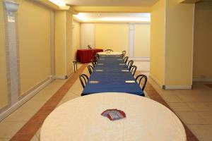 a long row of tables and chairs in a room at Hotel Cavallotti & Giotto in Montecatini Terme +26 photos