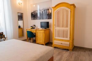 Postel nebo postele na pokoji v ubytování Demithos Rooms