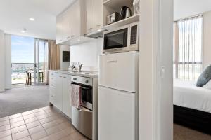 Küche/Küchenzeile in der Unterkunft Proximity Apartments Manukau / Auckland Airport