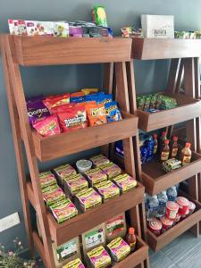 a shelf filled with lots of different types of food at Metropolis Suites Ejecutivas in Puebla
