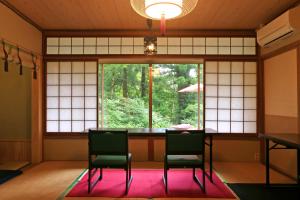 Istumisnurk majutusasutuses Shukubo Kansho-in Temple Sanrakuso
