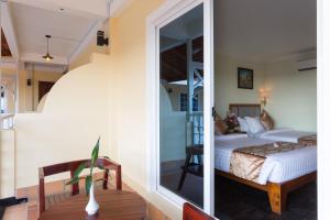 Postel nebo postele na pokoji v ubytování Grand Bayon Siem Reap Hotel