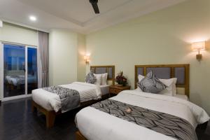 Postel nebo postele na pokoji v ubytování Grand Bayon Siem Reap Hotel