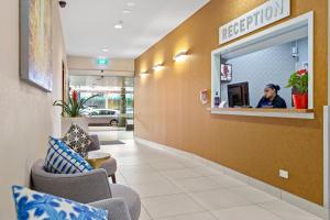 Ein Sitzbereich in der Unterkunft Proximity Apartments Manukau / Auckland Airport