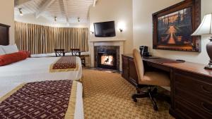 TV a/nebo společenská místnost v ubytování Victorian Inn