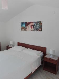 Un pat sau paturi într-o cameră la Palinuro Villa Bellavista