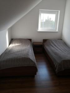 A bed or beds in a room at Apartament bocian