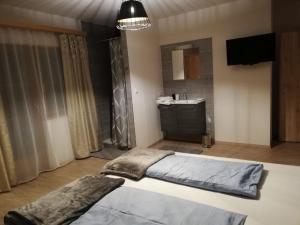 A bed or beds in a room at Holiday House Spanner