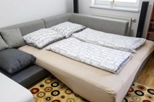 Ένα ή περισσότερα κρεβάτια σε δωμάτιο στο Apartman Hugo
