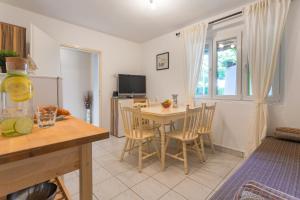 Kuchyňa alebo kuchynka v ubytovaní Central View Apartment + 8 fotografií