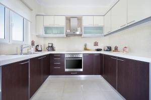 Kuchyň nebo kuchyňský kout v ubytování Geas House Thalassa