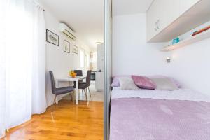 Posteľ alebo postele v izbe v ubytovaní Studio Znjan with balcony