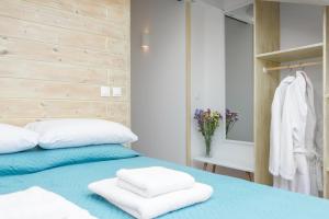 Postel nebo postele na pokoji v ubytování Sky Loft Corfu Old Town Apartments + 65 fotografií