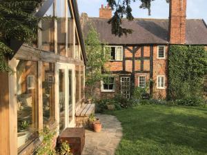 Gallery image of The Old Dower House in Whitchurch