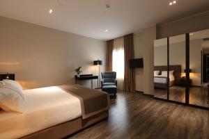 Postel nebo postele na pokoji v ubytování LETO Boutique Hotel Zugdidi