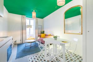 Kuchyň nebo kuchyňský kout v ubytování L'Abeille - Boutique Apartments