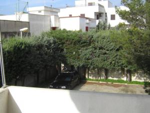 a car parked in a parking lot in front of a building at casa comoda a due passi dal mare in Il Monte