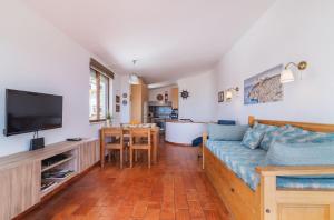 a living room with a couch and a table at H&H seaview in Luz